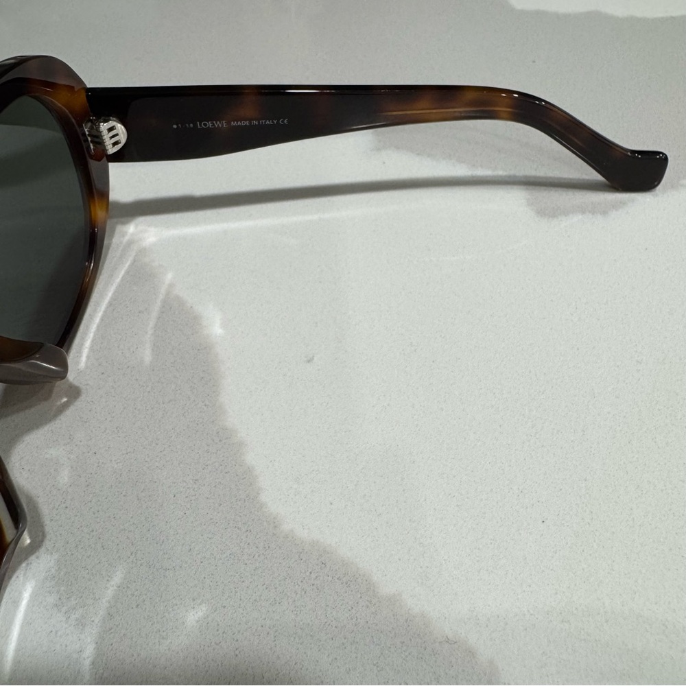 LOEWE Tortoiseshell Round Sunglasses - Picture 8 of 11